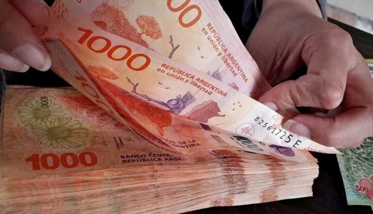 Le robaron un millón de pesos a su patrón y fueron detenidos