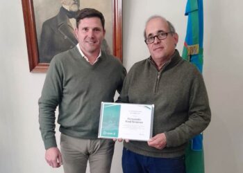 El intendente Bouvier distinguió al ingeniero Fernando Brouver
