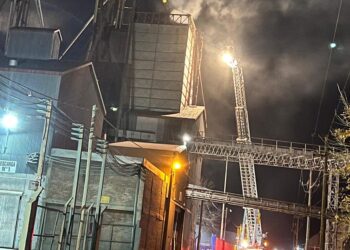 VIDEO. Importante incendio en la planta de silos de Buratovich