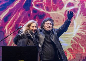 Milei presenta su libro ¡y canta! en el Luna Park