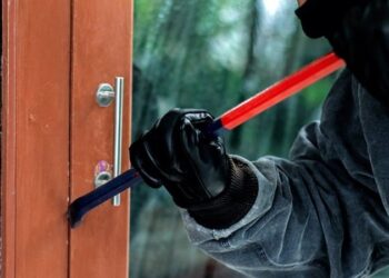 Robó en una casa de barrio Las Flores y fue detenido