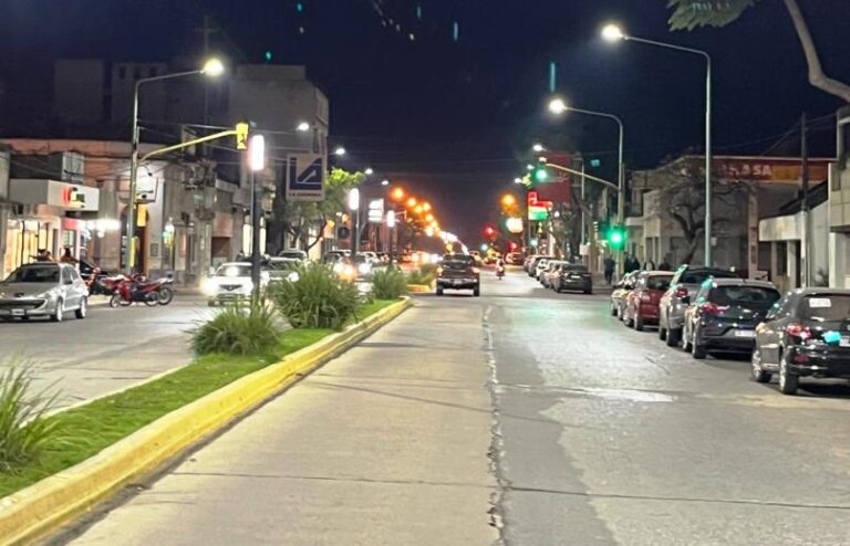 Colocan luces LED en Avenida Merlassino