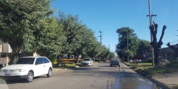 Proyectan dársenas de estacionamiento en Avenida Lavalle achicando las veredas