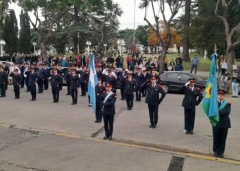 Los enormes Bomberos Voluntarios celebraron su día