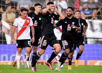 Sorpresa: Riestra le ganó al mejor equipo de América