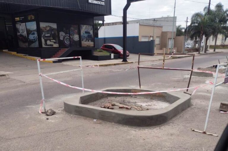 Precaución por rotonda en construcción