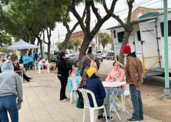 Un montón de gente fue a realizarse los controles médicos gratuitos