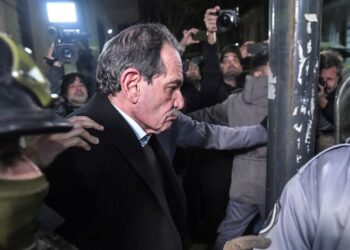 Condenaron a Alperovich a 16 años de prisión por abuso sexual y lo detuvieron en el Tribunal