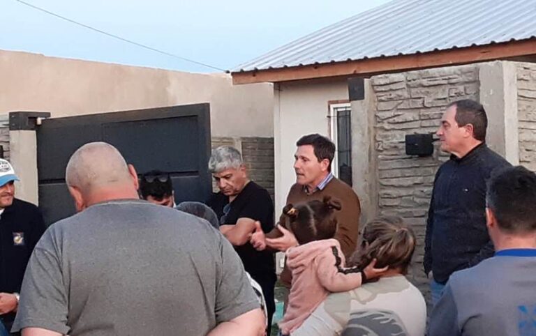 El Intendente fue a reunirse con vecinos por la inseguridad, sin el secretario de Seguridad