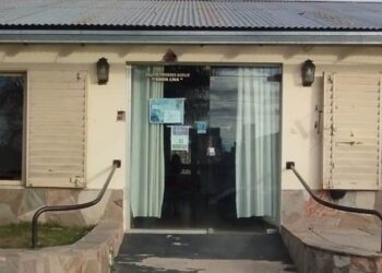 Trabajos en el techo del CAPS de Santa Lina