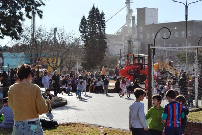 Vacaciones de invierno: tarde a pura fiesta en Plaza Brown