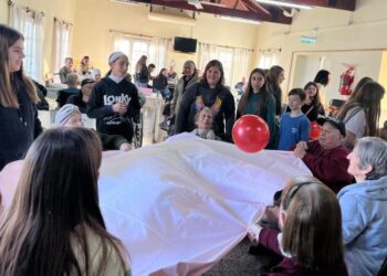 Alumnos del Santa Teresita visitaron el Hogar de Ancianos