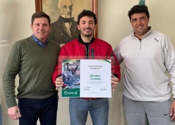 Bouvier distinguió al piloto Nicolás Trosset