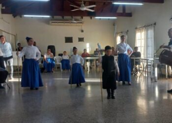 Alumnos de talleres de Danzas visitaron el Hogar de Ancianos