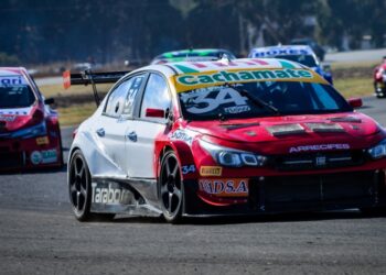 A Josito se le rompió la caja de zapatos