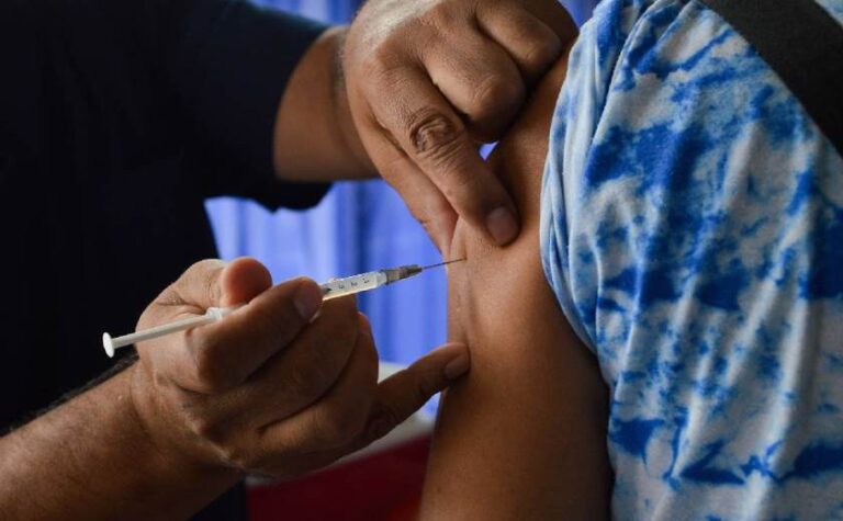 Vacunación contra la Fiebre Hemorrágica en el CIC de La Cumbre