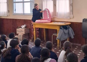 Charla de salud buco-dental en la Escuela de Todd