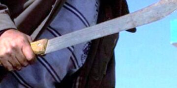 Atacaron a la policía cuando fue a detener al loco del machete