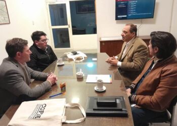 “Miremos bien”: Bouvier firmó un convenio con el Colegio de Ópticos