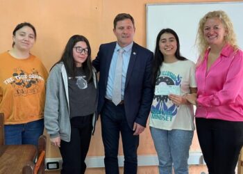 Bouvier entregó un subsidio al CUDA en La Plata
