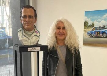 Colocaron un busto de Traverso en la AAV