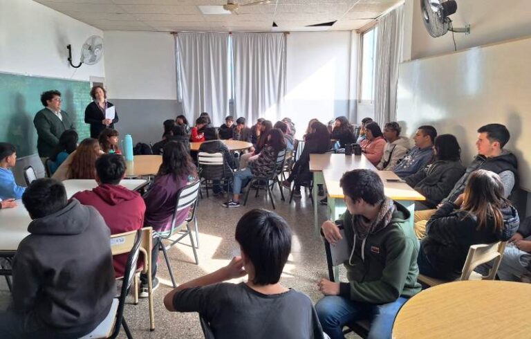 Charla sobre violencia de género en la Secundaria 4