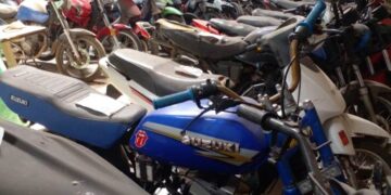 Empezaron a secuestrar motos estacionadas sin patente