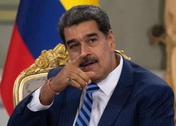 Por decreto, Maduro adelanta la Navidad en Venezuela