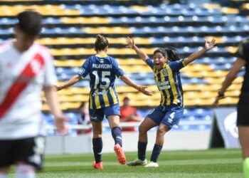 Tremendo golazo de Luli Palavecino a River