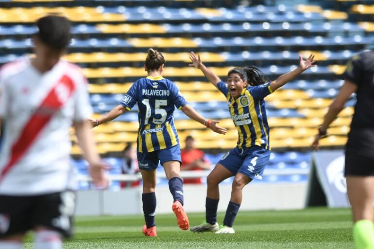 Tremendo golazo de Luli Palavecino a River