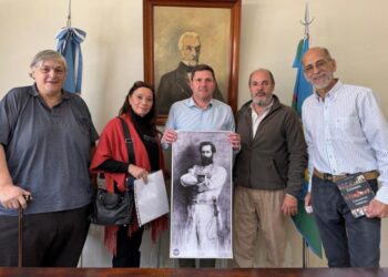 La Municipalidad recibió la donación de un busto de Güemes