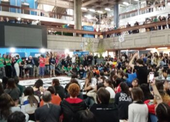 Se descontroló: universitarios se levantaron, tomaron facultades y cortan calles