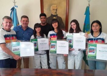 Reconocimiento a las campeonas de hockey