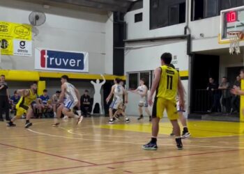 Básquet: Comu arrancó adelante