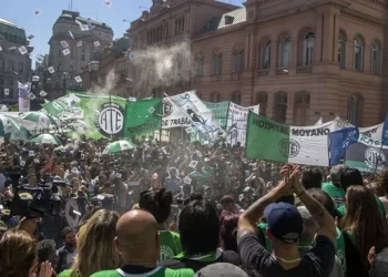 Andanada de paros contra el gobierno de Milei