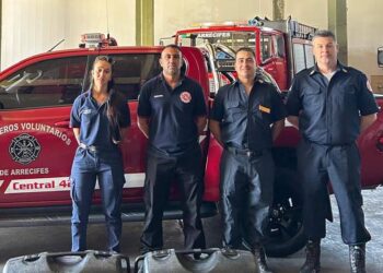 Bomberos de Arrecifes viajaron a Villa Gesell para sumarse al operativo de rescate