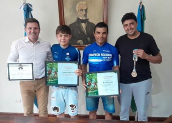 Bouvier distinguió a ciclistas arrecifeños campeones