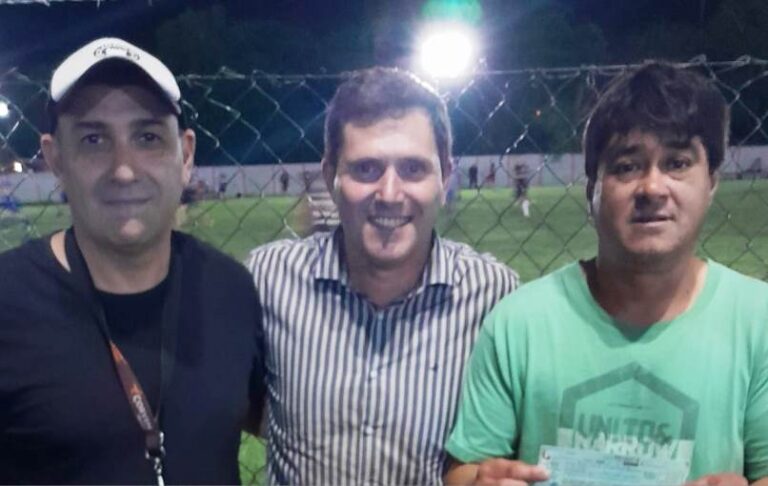 Bouvier entrega subsidios a clubes de Arrecifes