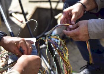 Le robaron hasta la instalación eléctrica