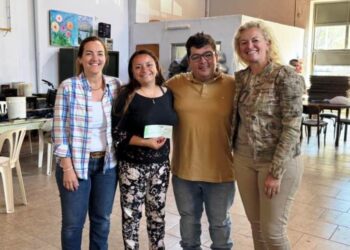 Entrega de subsidio al Taller Protegido de Arrecifes