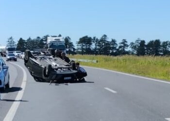 Vuelco en la autopista 8