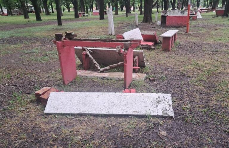 Trabajan en el Camping Municipal para recuperarlo de los destrozos