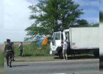 Balearon al chofer de un camión en un presunto intento de robo