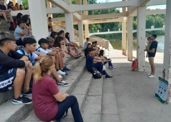 Charla sobre seguridad acuática a alumnos de Secundaria