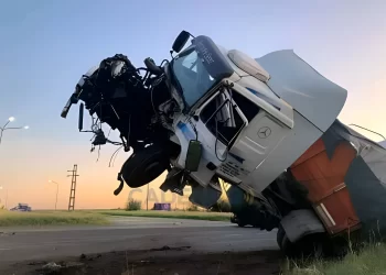Impresionante choque de camiones en ruta 9