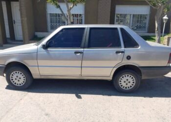 Robaron un auto estacionado