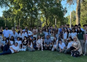 Bouvier acompañó a estudiantes en el evento final de Cuidando Nuestras Cuencas
