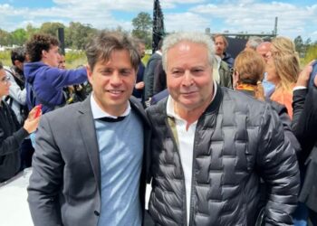 Kicillof entrega casas e inaugura obras en Salto