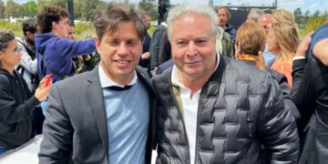 Kicillof entrega casas e inaugura obras en Salto