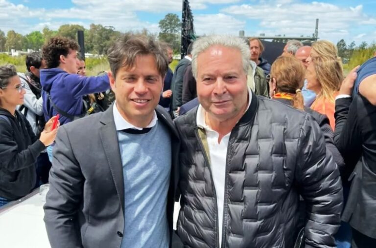 Kicillof entrega casas e inaugura obras en Salto